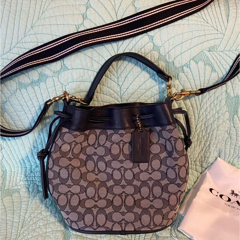 Coach bucket bag with crossbody strap in excellent shape with bag!